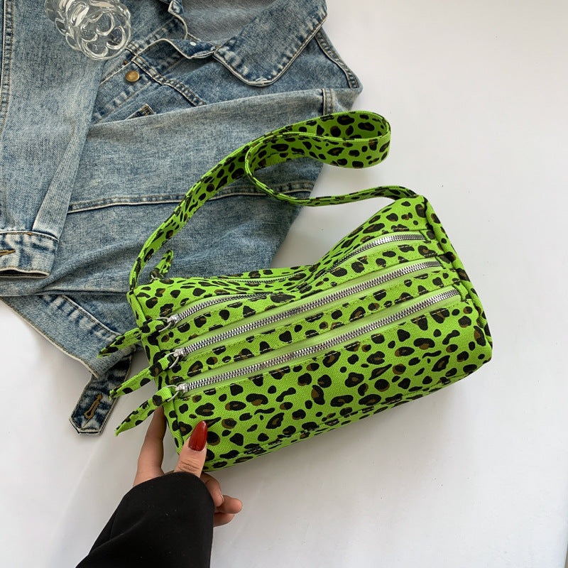 Large Capacity Travel Messenger Bag Trendy Printed Leopard-Print Shoulder Bag Bag Female Lightweight and Large Capacity Fashion Commuter Cloth Bag