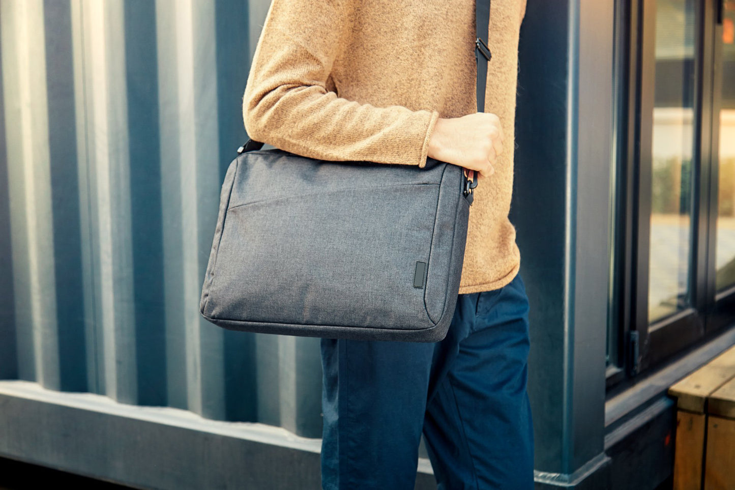 black fanlosn laptop briefcase,custom,model display