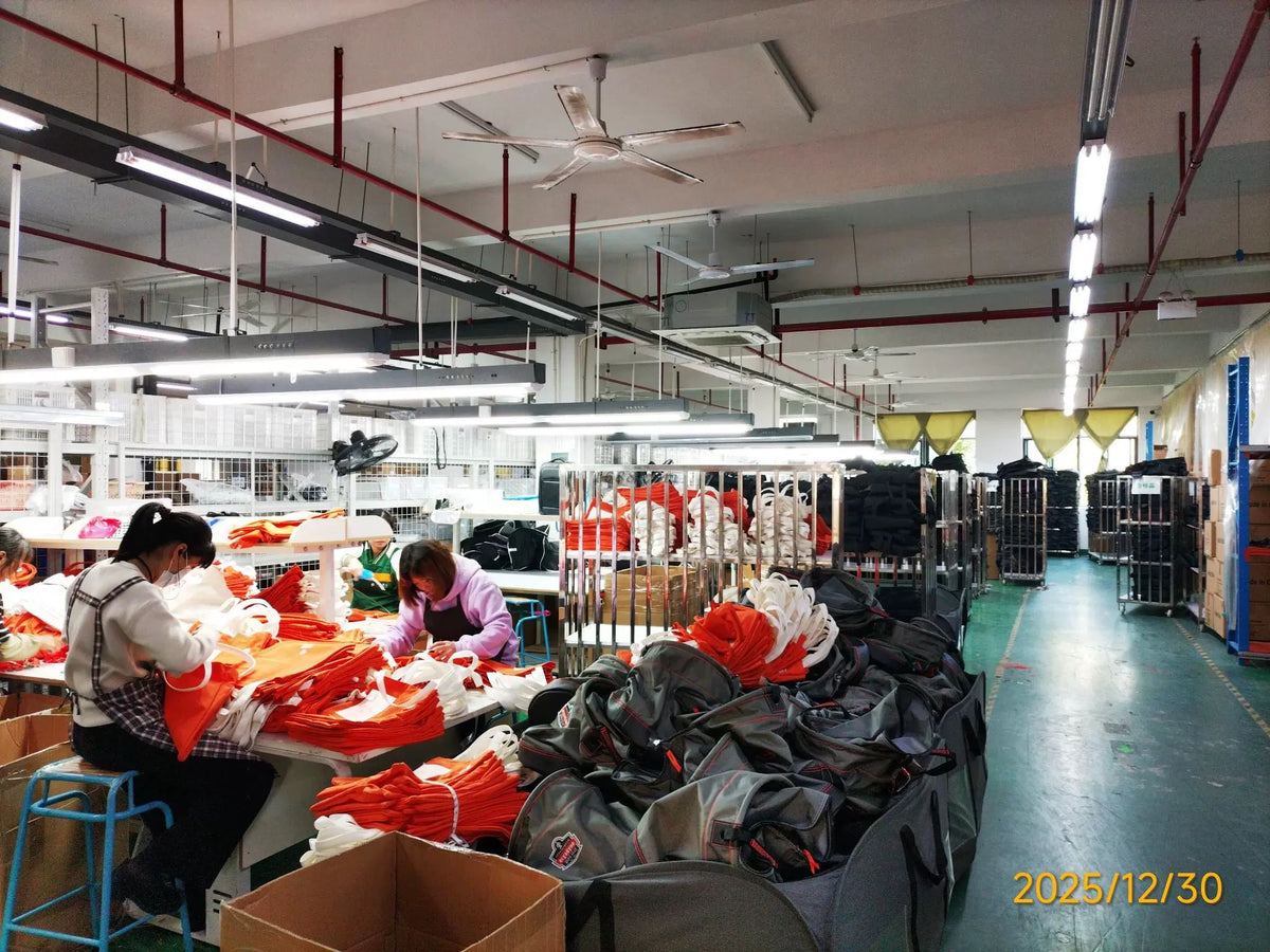 Fanlosn bag production floor with workers sewing and assembling custom bags